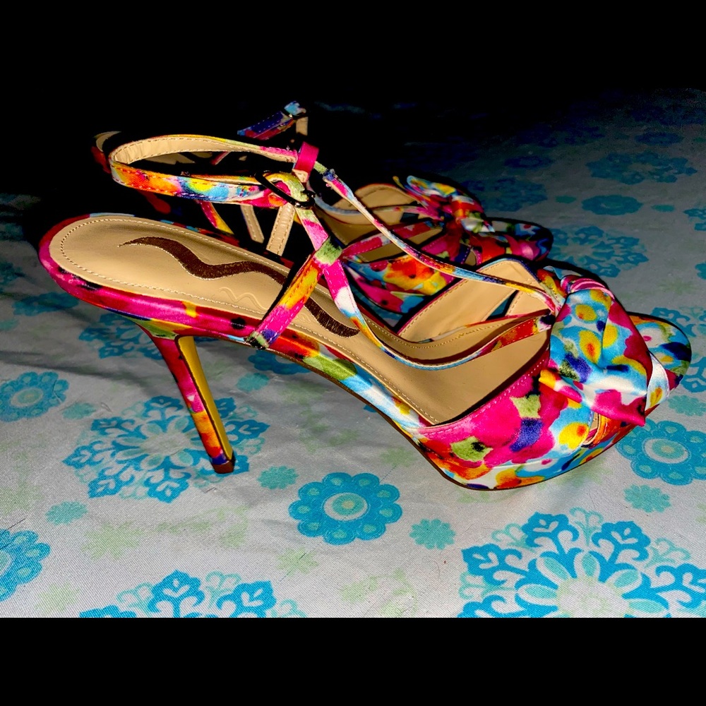 High heels beautiful colorful size 8.5 NIMA